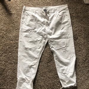 Women’s distressed boyfriend crop pants